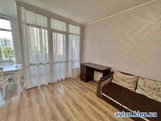 Продается <a class='adt__geo' href='/nerukhomist/prodazh-kvartyr-budynkiv/kvartyry/kyiv-misto/q-3-кімнатні/'>3 кімнати</a>-комнатная квартира, ст.м. Левобережная