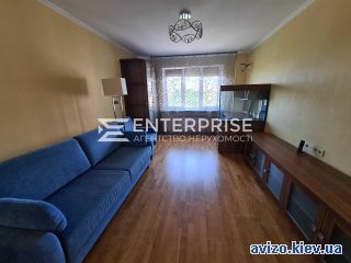 <a class='adt__geo' href='/nerukhomist/prodazh-kvartyr-budynkiv/kvartyry/kyiv-misto/q-3-кімнатні/'>3 кімнати</a>-комнатная квартира