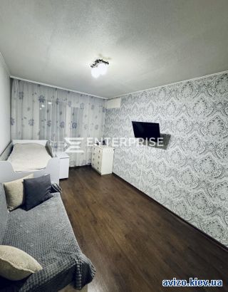 <a class='adt__geo' href='/nerukhomist/prodazh-kvartyr-budynkiv/kvartyry/kyiv-misto/q-1-кімнатні/'>1 кімната</a>-комнатная квартира