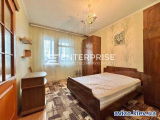 Загальна площа - 72 кв.м. кухні - 8 кв.м