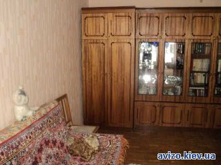 Сдаю <a class='adt__geo' href='/nerukhomist/orenda-kvartyr-budynkiv/kimnaty/kyiv-misto/q-2-кімнатні/'>2 кімнати</a>-комнатную комнату, ст.м. Левобережная