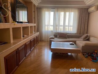 Продажа <a class='adt__geo' href='/nerukhomist/prodazh-kvartyr-budynkiv/kvartyry/kyiv-misto/q-3-кімнатні/'>3 кімнати</a>-комнатной квартиры