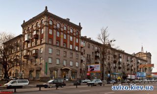 Сдается <a class='adt__geo' href='/nerukhomist/orenda-kvartyr-budynkiv/kimnaty/kyiv-misto/q-3-кімнатні/'>3 кімнати</a>-комнатная комната, ст.м. Шулявская