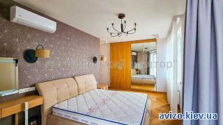 <a class='adt__geo' href='/nerukhomist/prodazh-kvartyr-budynkiv/kvartyry/kyiv-misto/q-3-кімнатні/'>3 кімнати</a>-комнатная квартира, ст.м. Васильковская