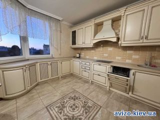 Сдам <a class='adt__geo' href='/nerukhomist/orenda-kvartyr-budynkiv/kvartyry/kyiv-misto/q-3-кімнатні/'>3 кімнати</a>-комнатную квартиру