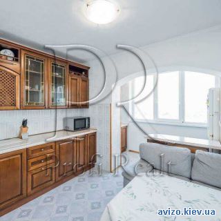 Продается <a class='adt__geo' href='/nerukhomist/prodazh-kvartyr-budynkiv/kvartyry/kyiv-misto/q-3-кімнатні/'>3 кімнати</a>-комнатная квартира