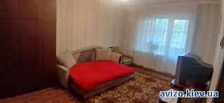 Сдам <a class='adt__geo' href='/nerukhomist/orenda-kvartyr-budynkiv/kimnaty/kyiv-misto/q-3-кімнатні/'>3 кімнати</a>-комнатную комнату