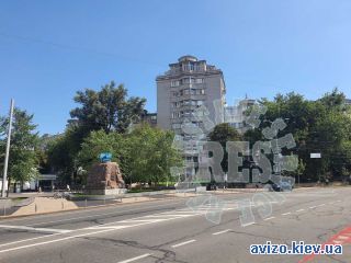 Продаю <a class='adt__geo' href='/nerukhomist/prodazh-kvartyr-budynkiv/kvartyry/kyiv-misto/q-3-кімнатні/'>3 кімнати</a>-комнатную квартиру, ст.м. Арсенальная