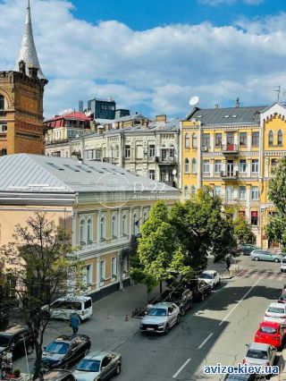 Продам <a class='adt__geo' href='/nerukhomist/prodazh-kvartyr-budynkiv/kvartyry/kyiv-misto/q-1-кімнатні/'>1 кімната</a>-комнатную квартиру, ст.м. Золотые Ворота
