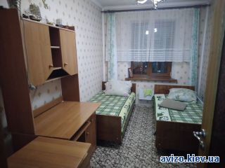 Аренда <a class='adt__geo' href='/nerukhomist/orenda-kvartyr-budynkiv/kimnaty/kyiv-misto/q-3-кімнатні/'>3 кімнати</a>-комнатной комнаты, ст.м. Позняки