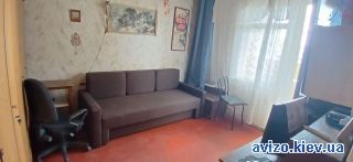 Сдам <a class='adt__geo' href='/nerukhomist/orenda-kvartyr-budynkiv/kimnaty/kyiv-misto/q-3-кімнатні/'>3 кімнати</a>-комнатную комнату