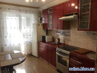 Сдается <a class='adt__geo' href='/nerukhomist/orenda-kvartyr-budynkiv/kvartyry/kyiv-misto/q-3-кімнатні/'>3 кімнати</a>-комнатная квартира, ст.м. Святошино