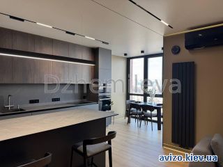 <a class='adt__geo' href='/nerukhomist/prodazh-kvartyr-budynkiv/kvartyry/kyiv-misto/q-3-кімнатні/'>3 кімнати</a>-комнатная квартира