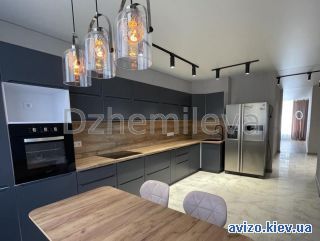 Продается <a class='adt__geo' href='/nerukhomist/prodazh-kvartyr-budynkiv/kvartyry/kyiv-misto/q-3-кімнатні/'>3 кімнати</a>-комнатная квартира, ст.м. Вокзальная