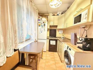 Продаю <a class='adt__geo' href='/nerukhomist/prodazh-kvartyr-budynkiv/kvartyry/kyiv-misto/q-2-кімнатні/'>2 кімнати</a>-комнатную квартиру