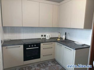 Сдается <a class='adt__geo' href='/nerukhomist/orenda-kvartyr-budynkiv/kvartyry/kyiv-misto/q-2-кімнатні/'>2 кімнати</a>-комнатная квартира, ст.м. Вырлица