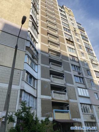 Продаю <a class='adt__geo' href='/nerukhomist/prodazh-kvartyr-budynkiv/kvartyry/kyiv-misto/q-3-кімнатні/'>3 кімнати</a>-комнатную квартиру