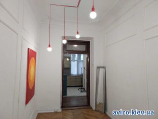 <a class='adt__geo' href='/nerukhomist/prodazh-kvartyr-budynkiv/kvartyry/kyiv-misto/q-3-кімнатні/'>3 кімнати</a>-комнатная квартира, ст.м. Крещатик
