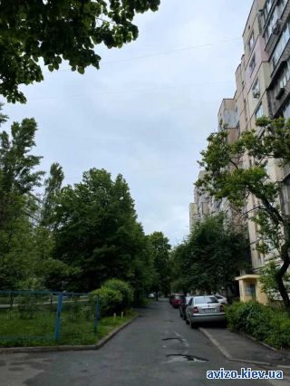 Продаю <a class='adt__geo' href='/nerukhomist/prodazh-kvartyr-budynkiv/kvartyry/kyiv-misto/q-2-кімнатні/'>2 кімнати</a>-комнатную квартиру, ст.м. Святошино