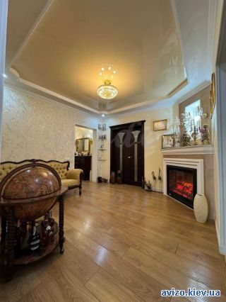Сдается <a class='adt__geo' href='/nerukhomist/orenda-kvartyr-budynkiv/kvartyry/kyiv-misto/q-4-кімнатні/'>4 кімнати</a>-комнатная квартира