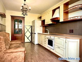 Продается <a class='adt__geo' href='/nerukhomist/prodazh-kvartyr-budynkiv/kvartyry/kyiv-misto/q-3-кімнатні/'>3 кімнати</a>-комнатная квартира