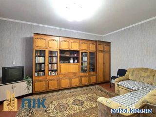 <a class='adt__geo' href='/nerukhomist/prodazh-kvartyr-budynkiv/kvartyry/kyiv-misto/q-3-кімнатні/'>3 кімнати</a>-комнатная квартира