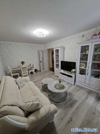 Продам <a class='adt__geo' href='/nerukhomist/prodazh-kvartyr-budynkiv/kvartyry/kyiv-misto/q-3-кімнатні/'>3 кімнати</a>-комнатную квартиру, ст.м. Дарница
