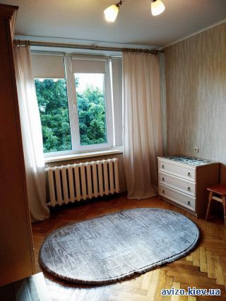 Сдается <a class='adt__geo' href='/nerukhomist/orenda-kvartyr-budynkiv/kvartyry/kyiv-misto/q-1-кімнатні/'>1 кімната</a>-комнатная квартира