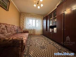 Продам 3-х кімнатну квартиру біля метро
