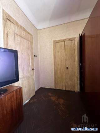 Продам 2-х кімнатну квартиру  біля метро