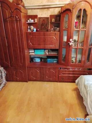 Продам 2к.окремі кімнати Курбаса 9 45267 останній поверх