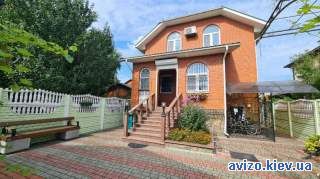 Статний якісний цегляний будинок в центрі міста Бровари