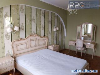 Сдается <a class='adt__geo' href='/nerukhomist/orenda-kvartyr-budynkiv/kvartyry/kyiv-misto/q-2-кімнатні/'>2 кімнати</a>-комнатная квартира, ст.м. Печерская