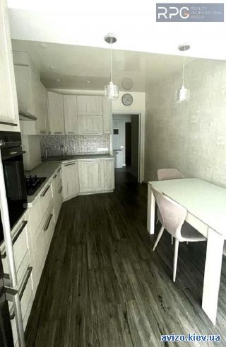 <a class='adt__geo' href='/nerukhomist/prodazh-kvartyr-budynkiv/kvartyry/kyiv-misto/q-3-кімнатні/'>3 кімнати</a>-комнатная квартира, ст.м. Лесная