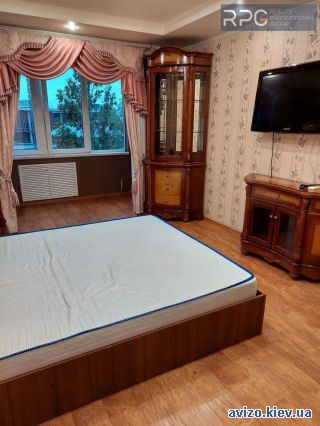 Сдается <a class='adt__geo' href='/nerukhomist/orenda-kvartyr-budynkiv/kvartyry/kyiv-misto/q-2-кімнатні/'>2 кімнати</a>-комнатная квартира, ст.м. Дружбы народов