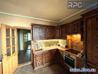 Продается <a class='adt__geo' href='/nerukhomist/prodazh-kvartyr-budynkiv/kvartyry/kyiv-misto/q-3-кімнатні/'>3 кімнати</a>-комнатная квартира, ст.м. Академгородок