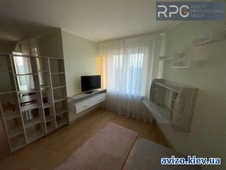 <a class='adt__geo' href='/nerukhomist/prodazh-kvartyr-budynkiv/kvartyry/kyiv-misto/q-1-кімнатні/'>1 кімната</a>-комнатная квартира, ст.м. Ипподром