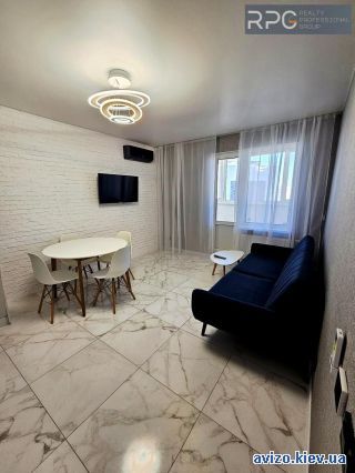 Продаю <a class='adt__geo' href='/nerukhomist/prodazh-kvartyr-budynkiv/kvartyry/kyiv-misto/q-2-кімнатні/'>2 кімнати</a>-комнатную квартиру, ст.м. Харьковская