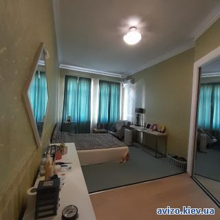 Продажа <a class='adt__geo' href='/nerukhomist/prodazh-kvartyr-budynkiv/kvartyry/kyiv-misto/q-4-кімнатні/'>4 кімнати</a>-комнатной квартиры, ст.м. Университет