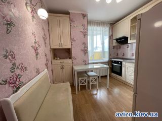 Сдаю <a class='adt__geo' href='/nerukhomist/orenda-kvartyr-budynkiv/kvartyry/kyiv-misto/q-1-кімнатні/'>1 кімната</a>-комнатную квартиру