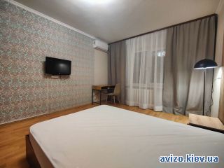 Сдаю <a class='adt__geo' href='/nerukhomist/orenda-kvartyr-budynkiv/kvartyry/kyiv-misto/q-1-кімнатні/'>1 кімната</a>-комнатную квартиру