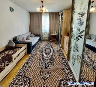 <a class='adt__geo' href='/nerukhomist/prodazh-kvartyr-budynkiv/kvartyry/kyiv-misto/q-3-кімнатні/'>3 кімнати</a>-комнатная квартира, ст.м. Позняки