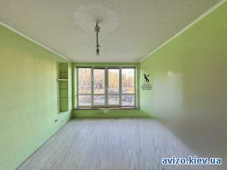 Продам <a class='adt__geo' href='/nerukhomist/prodazh-kvartyr-budynkiv/kvartyry/kyiv-misto/q-1-кімнатні/'>1 кімната</a>-комнатную квартиру, ст.м. Лесная