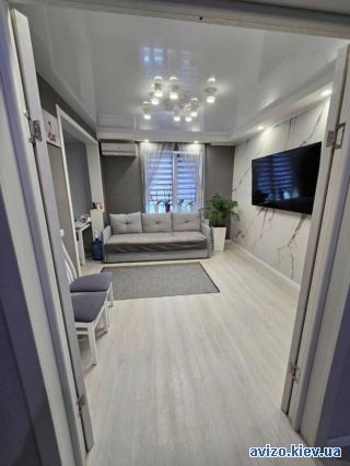 Продажа <a class='adt__geo' href='/nerukhomist/prodazh-kvartyr-budynkiv/kvartyry/kyiv-misto/q-3-кімнатні/'>3 кімнати</a>-комнатной квартиры