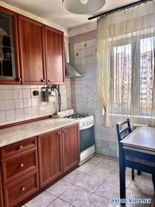 Продам <a class='adt__geo' href='/nerukhomist/prodazh-kvartyr-budynkiv/kvartyry/kyiv-misto/q-3-кімнатні/'>3 кімнати</a>-комнатную квартиру, ст.м. Вокзальная