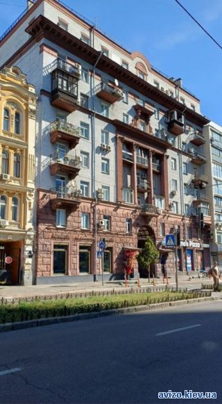 Продается <a class='adt__geo' href='/nerukhomist/prodazh-kvartyr-budynkiv/kvartyry/kyiv-misto/q-3-кімнатні/'>3 кімнати</a>-комнатная квартира