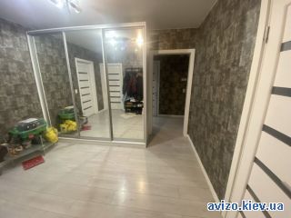 Продам <a class='adt__geo' href='/nerukhomist/prodazh-kvartyr-budynkiv/kvartyry/kyiv-misto/q-3-кімнатні/'>3 кімнати</a>-комнатную квартиру