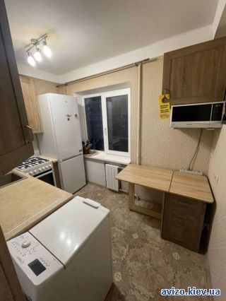 Продается <a class='adt__geo' href='/nerukhomist/prodazh-kvartyr-budynkiv/kvartyry/kyiv-misto/q-3-кімнатні/'>3 кімнати</a>-комнатная квартира