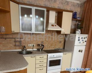 Продаю <a class='adt__geo' href='/nerukhomist/prodazh-kvartyr-budynkiv/kvartyry/kyiv-misto/q-2-кімнатні/'>2 кімнати</a>-комнатную квартиру, ст.м. Минская