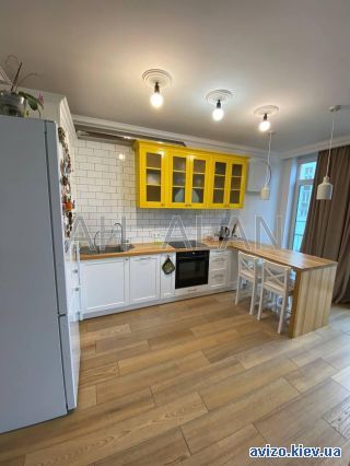 Продам <a class='adt__geo' href='/nerukhomist/prodazh-kvartyr-budynkiv/kvartyry/kyiv-misto/q-3-кімнатні/'>3 кімнати</a>-комнатную квартиру